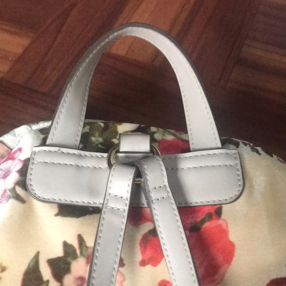 Floral Backpack๐ธ๐บ๐ผ - Picture 4 of 8